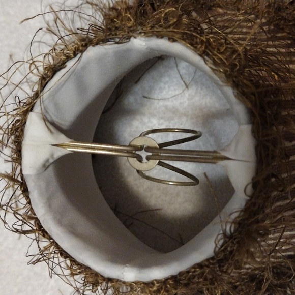 Vintage, small lamp shade measures 6 in across - Picture 4 of 5